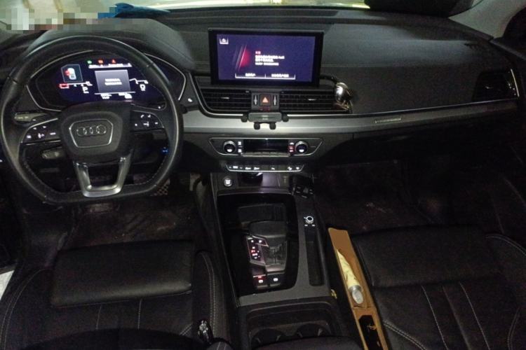 Used Audi Q5L 2022 40T Fashionable and Dynamic Model Center Console