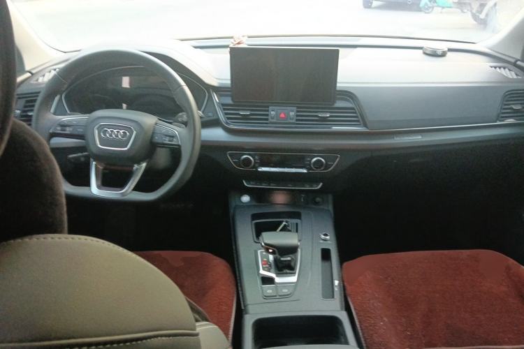 Used Audi Q5L 2022 40T Fashionable and Dynamic Model Center Console
