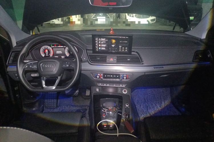 Used Audi Q5L 2022 40T Fashionable and Dynamic Model Center Console