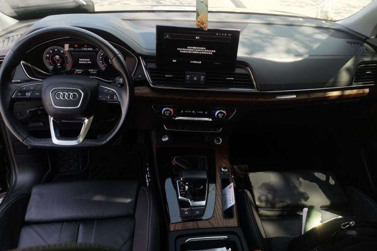 Used Audi Q5L 2022 40T Fashionable and Dynamic Model Center Console