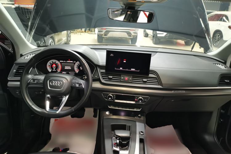 Used Audi Q5L 2022 40T Fashionable and Elegant Model Center Console