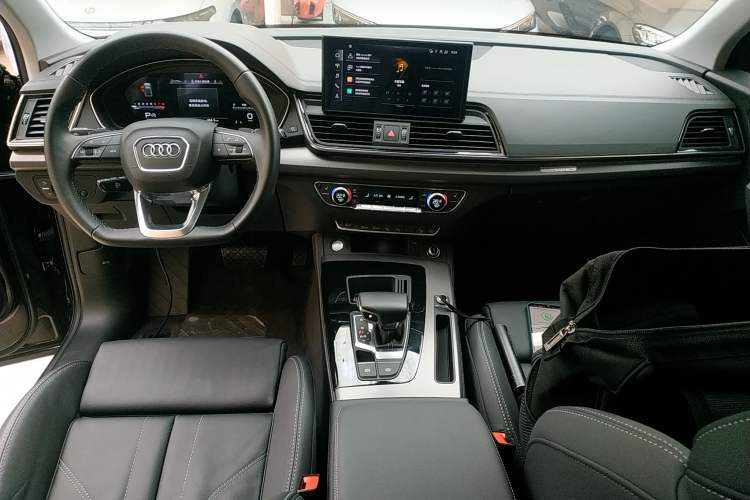 Used Audi Q5L 2022 Updated 40T Luxury Dynamic Edition Center Console