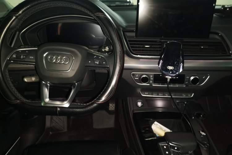 Used Audi Q5L 2022 45T Luxury Dynamic Model Center Console
