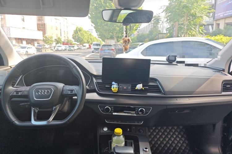 Used Audi Q5L 2022 40T Fashionable and Dynamic Model Center Console