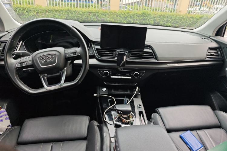 Used Audi Q5L 2022 40T Luxury Dynamic Model Center Console