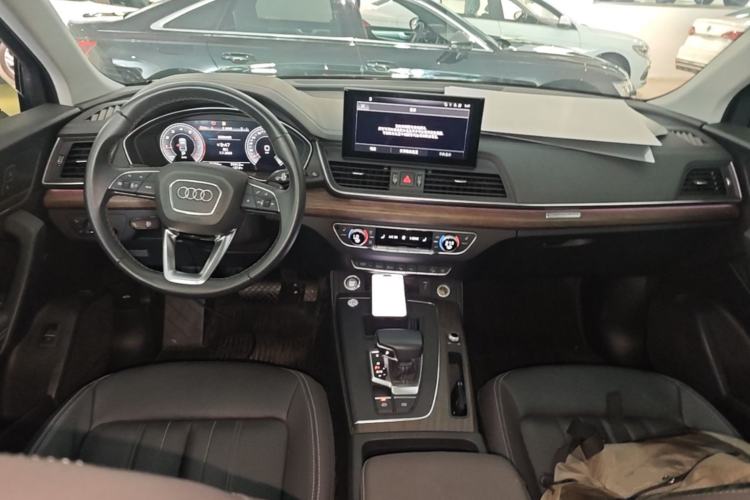Used Audi Q5L 2022 40T Luxury Elegant Model Center Console