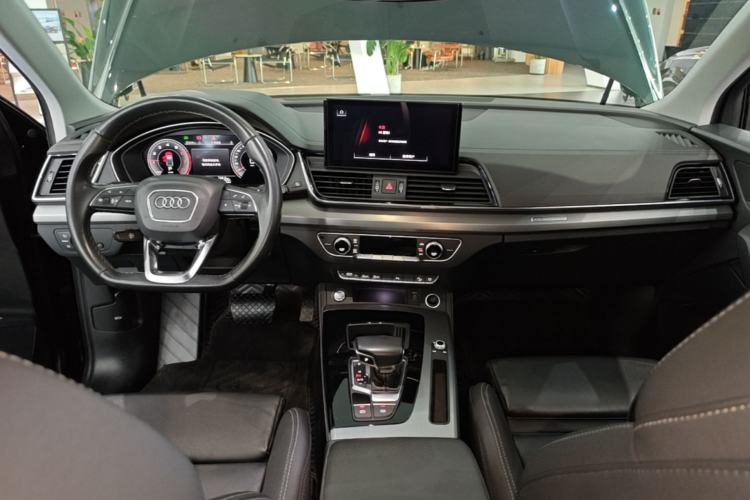 Used Audi Q5L 2022 40T Fashionable and Dynamic Model Center Console