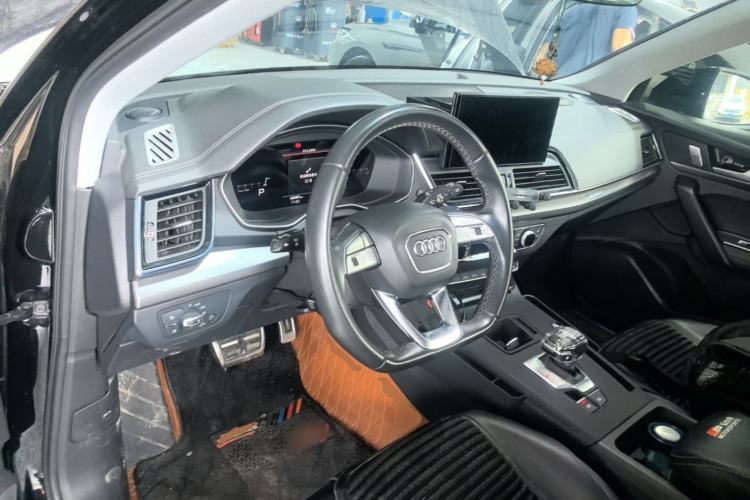 Used Audi Q5L 2022 40T Luxury Dynamic Model Center Console