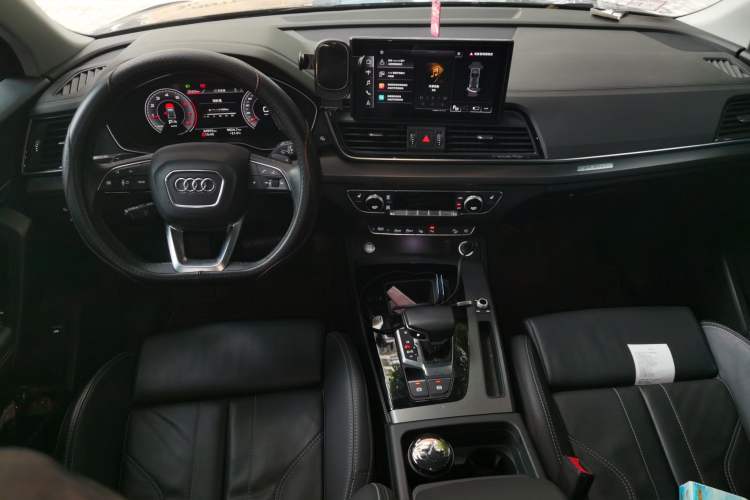 Used Audi Q5L 2022 40T Luxury Dynamic Model Center Console
