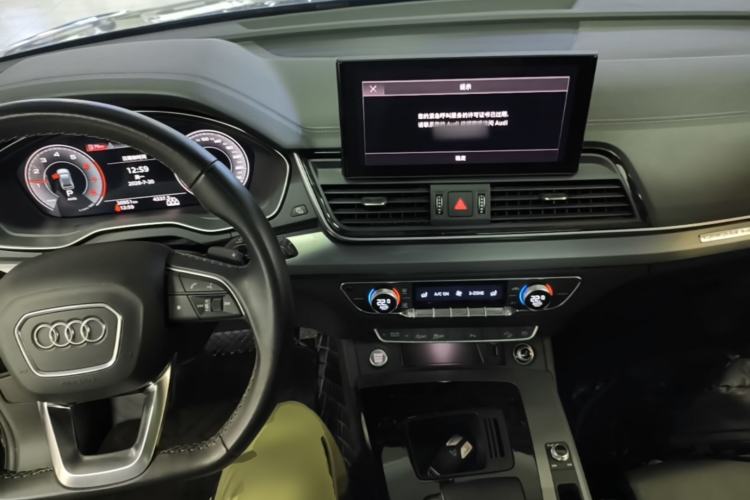 Used Audi Q5L 2022 40T Fashionable and Dynamic Model Center Console