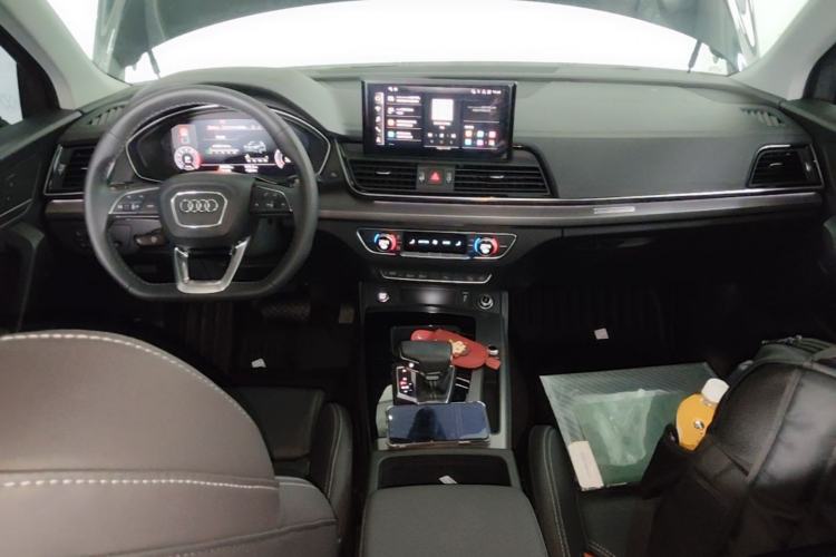 Used Audi Q5L 2022 40T Fashionable and Dynamic Model Center Console