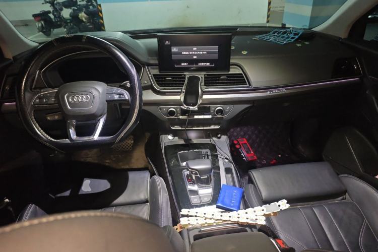 Used Audi Q5L 2022 40T Luxury Dynamic Model Center Console