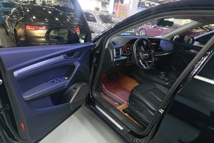 Used Audi Q5L 2022 40T Fashionable and Elegant Model Driver Seat