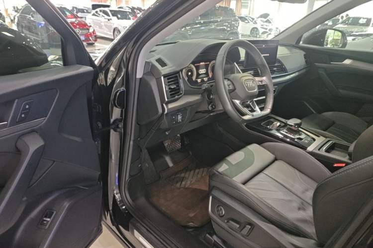 Used Audi Q5L 2022 40T Fashionable and Dynamic Model Driver Seat