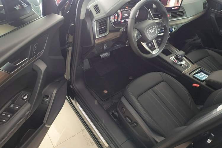 Used Audi Q5L 2022 Updated Version 40T Luxury Elegant Edition Driver Seat