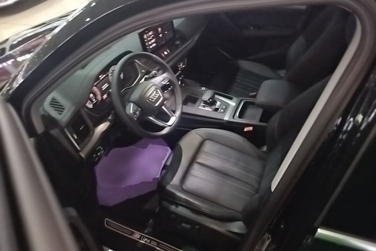 Used Audi Q5L 2022 40T Fashionable and Elegant Model Driver Seat