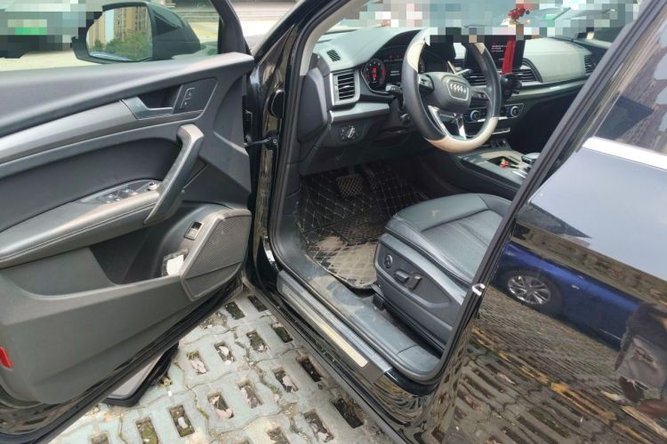 Used Audi Q5L 2022 40T Fashionable and Elegant Model Driver Seat