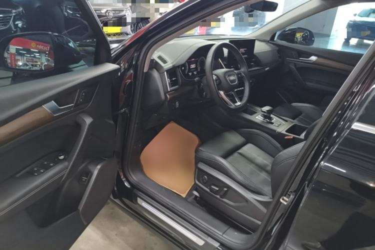 Used Audi Q5L 2022 40T Fashionable and Elegant Model Driver Seat