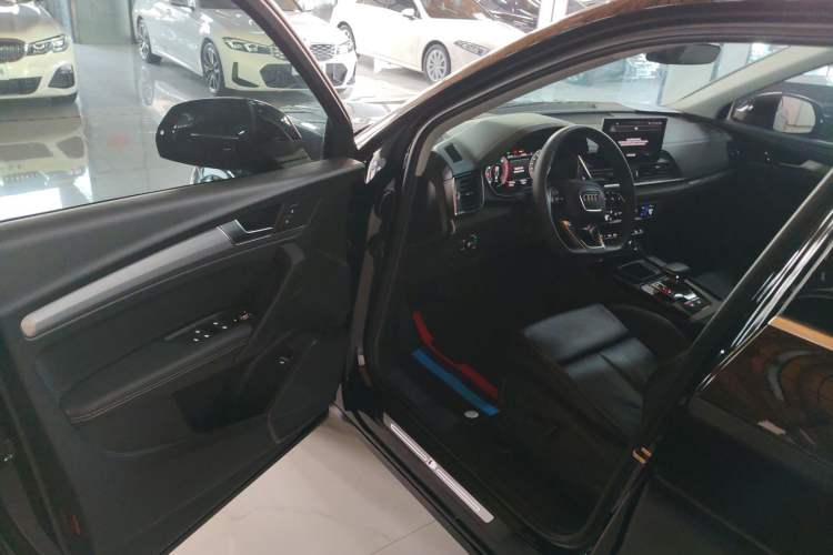 Used Audi Q5L 2022 40T Fashionable and Dynamic Model Driver Seat