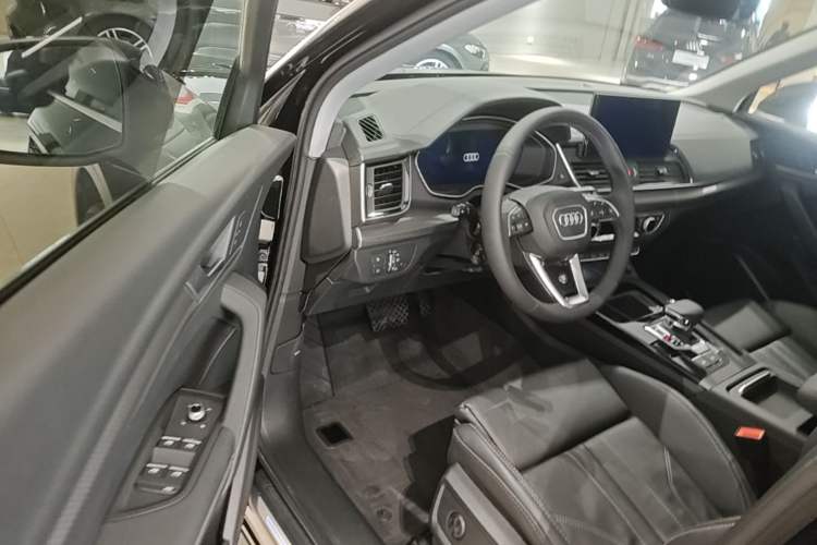 Used Audi Q5L 2022 40T Luxury Dynamic Model Driver Seat