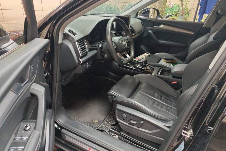Used Audi Q5L 2022 40T Fashionable and Dynamic Model Driver Seat