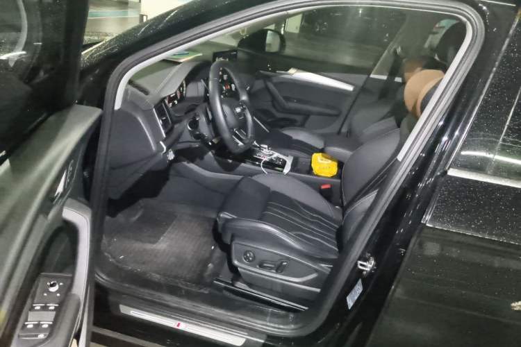 Used Audi Q5L 2022 40T Fashionable and Dynamic Model Driver Seat