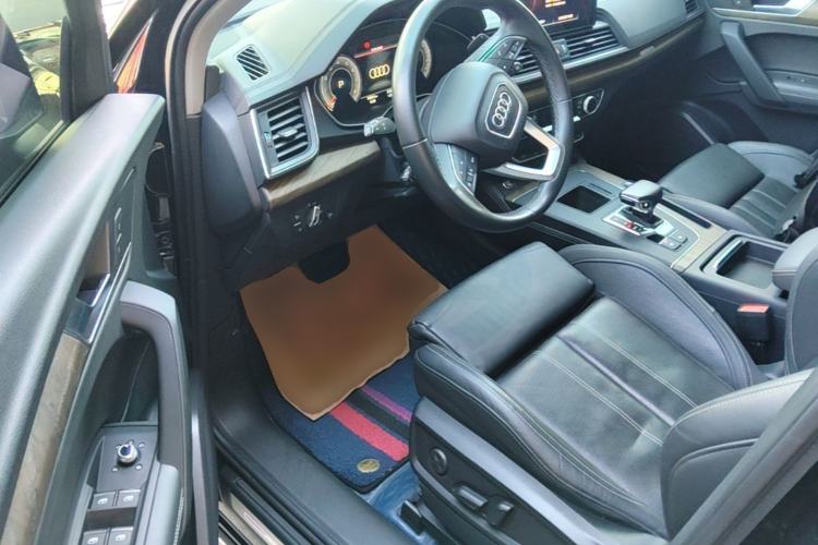 Used Audi Q5L 2022 40T Fashionable and Elegant Model Driver Seat