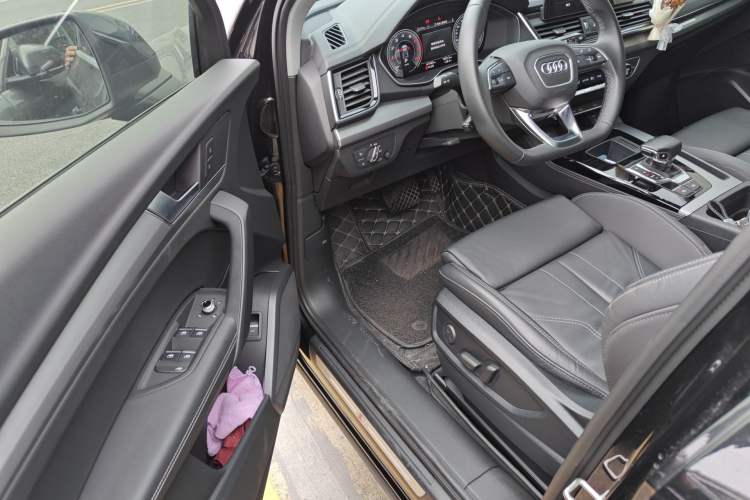 Used Audi Q5L 2022 40T Fashionable and Dynamic Model Driver Seat