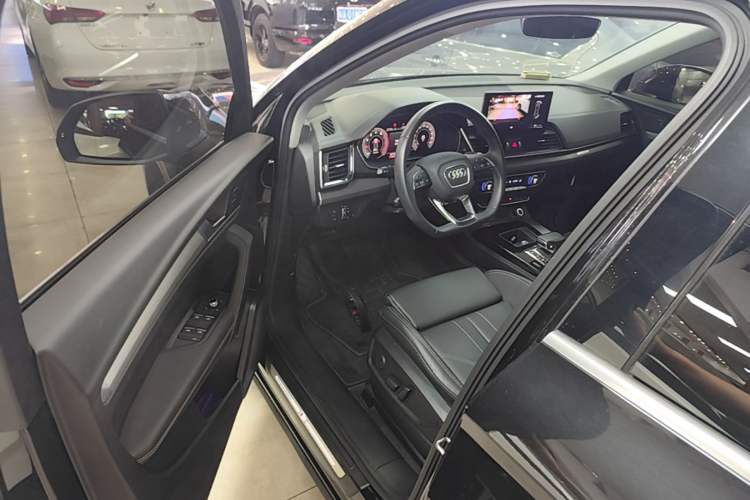 Used Audi Q5L 2022 40T Fashionable and Dynamic Model Driver Seat