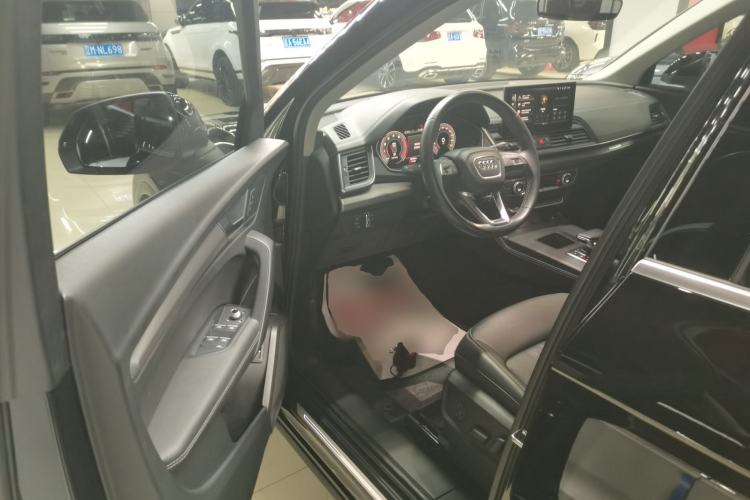 Used Audi Q5L 2022 40T Fashionable and Elegant Model Driver Seat