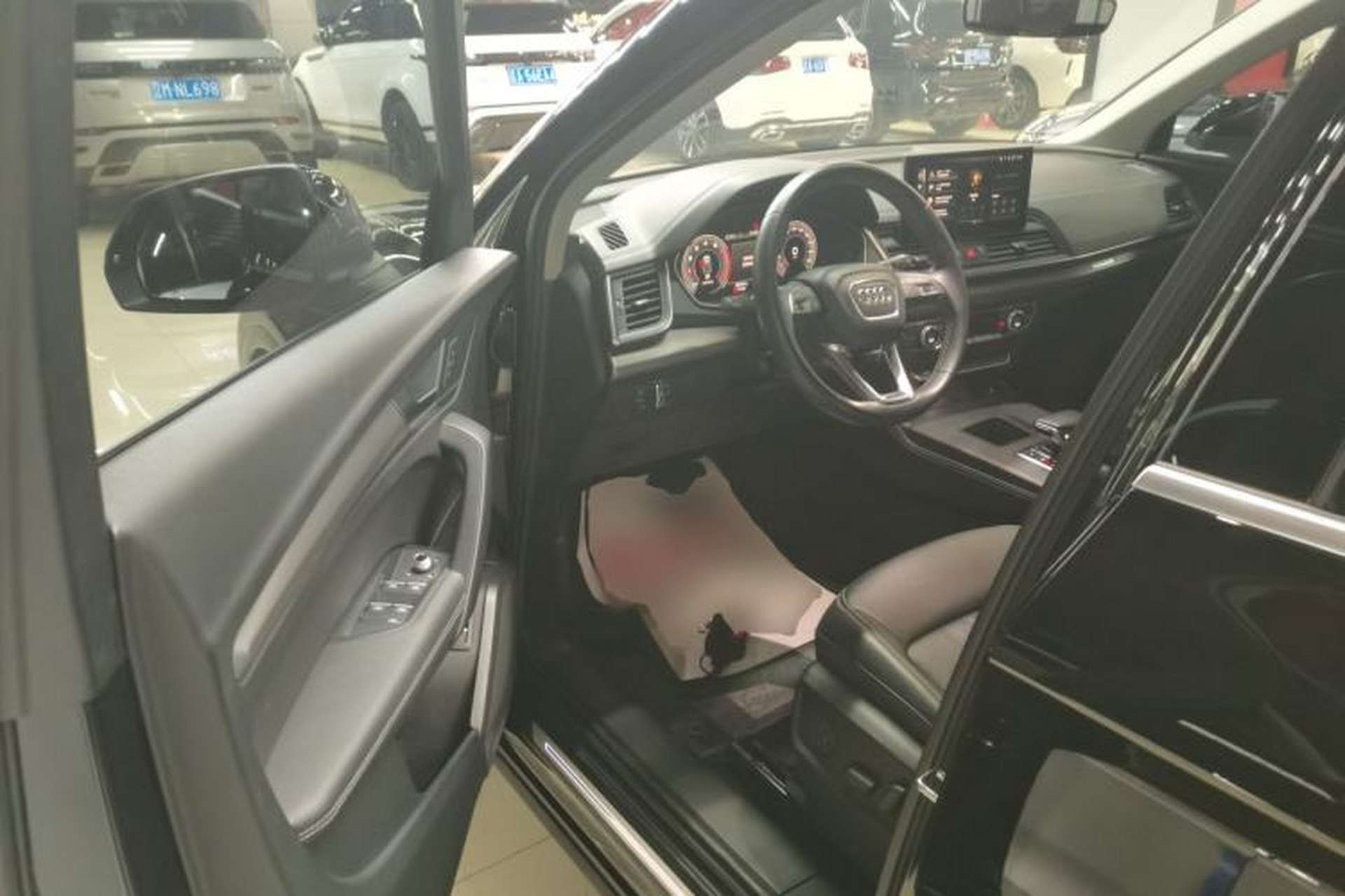 Used Audi Q5L 2022 40T Fashionable and Elegant Model Driver Seat