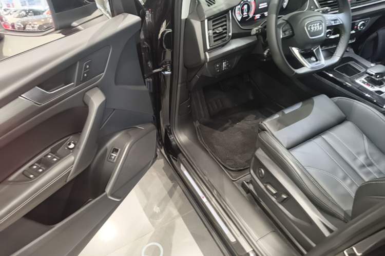 Used Audi Q5L 2022 Updated 40T Luxury Dynamic Edition Driver Seat