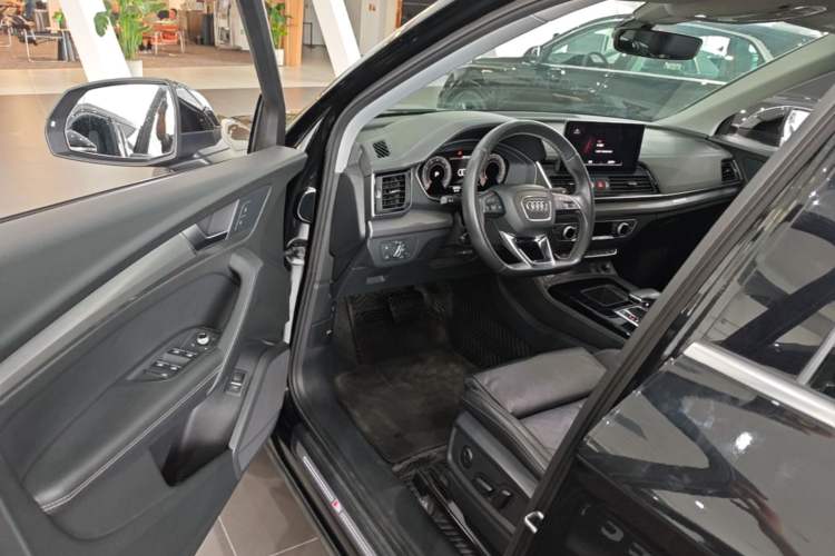Used Audi Q5L 2022 40T Fashionable and Dynamic Model Driver Seat