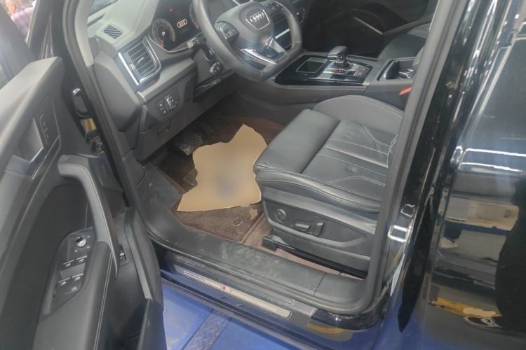 Used Audi Q5L 2022 40T Fashionable and Elegant Model Driver Seat