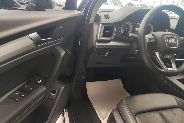 Used Audi Q5L 2022 40T Fashionable and Elegant Model Driver Seat