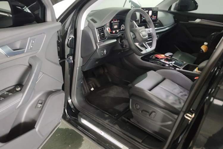 Used Audi Q5L 2022 40T Fashionable and Dynamic Model Driver Seat