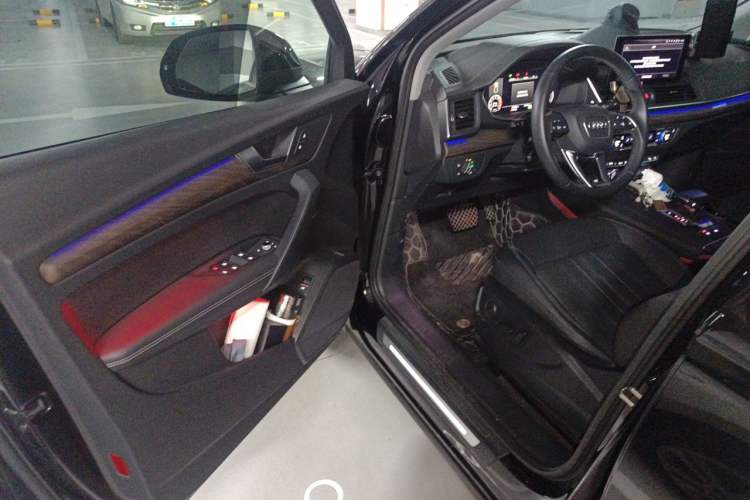 Used Audi Q5L 2022 40T Fashionable and Elegant Model Driver Seat