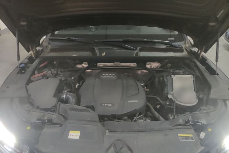 Used Audi Q5L 2022 40T Luxury Dynamic Model Engine Bay