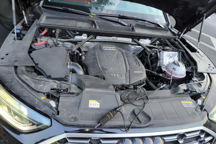 Used Audi Q5L 2022 Updated 45T Luxury Dynamic Version Engine Bay