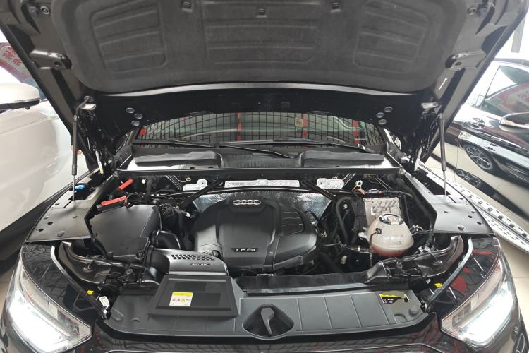 Used Audi Q5L 2022 Updated 45T Luxury Dynamic Version Engine Bay