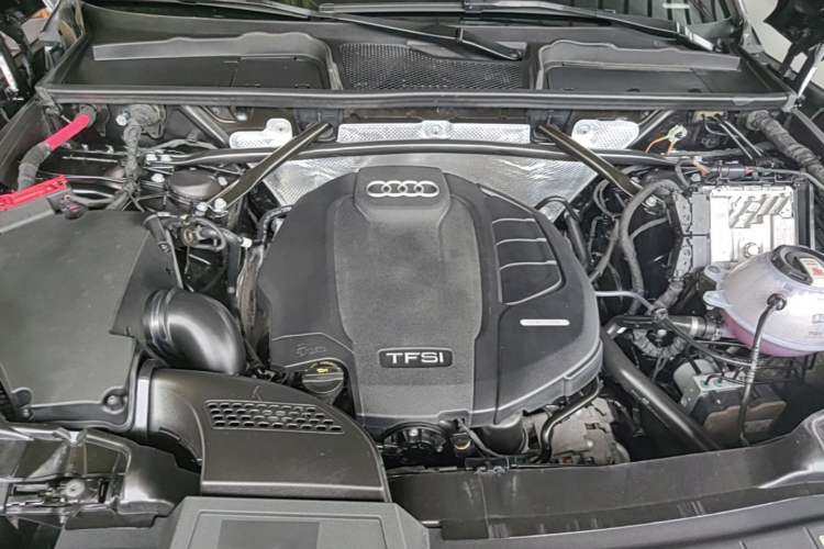 Used Audi Q5L 2022 45T Luxury Dynamic Model Engine Bay