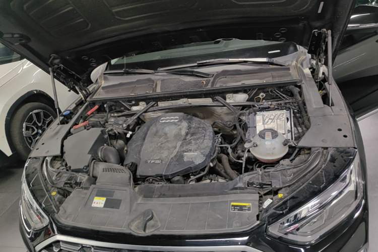 Used Audi Q5L 2022 45T Luxury Dynamic Model Engine Bay
