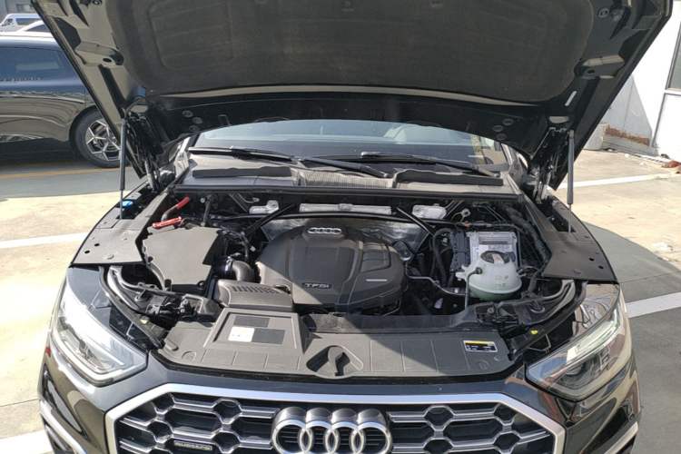 Used Audi Q5L 2022 40T Luxury Dynamic Model Engine Bay