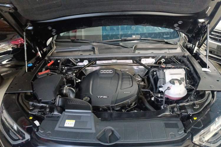 Used Audi Q5L 2022 40T Fashionable and Elegant Model Engine Bay