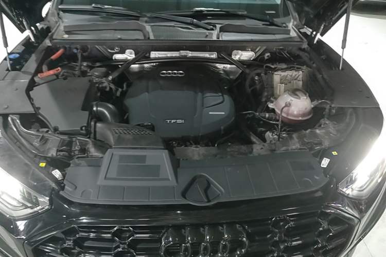 Used Audi Q5L 2022 Updated 45T Luxury Dynamic Version Engine Bay