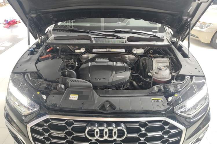 Used Audi Q5L 2022 40T Luxury Dynamic Model Engine Bay