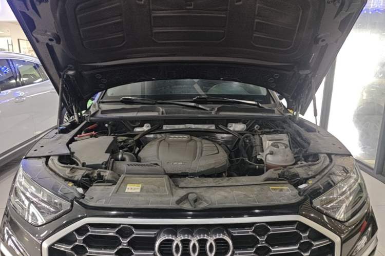 Used Audi Q5L 2022 40T Fashionable and Dynamic Model Engine Bay
