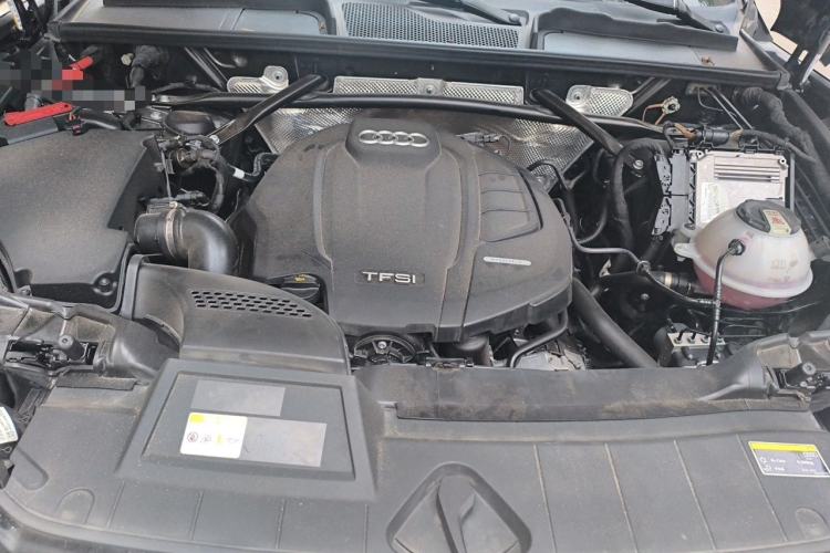 Used Audi Q5L 2022 40T Luxury Dynamic Model Engine Bay