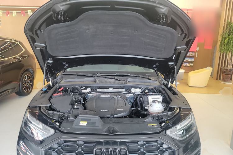 Used Audi Q5L 2022 40T Luxury Dynamic Model Engine Bay