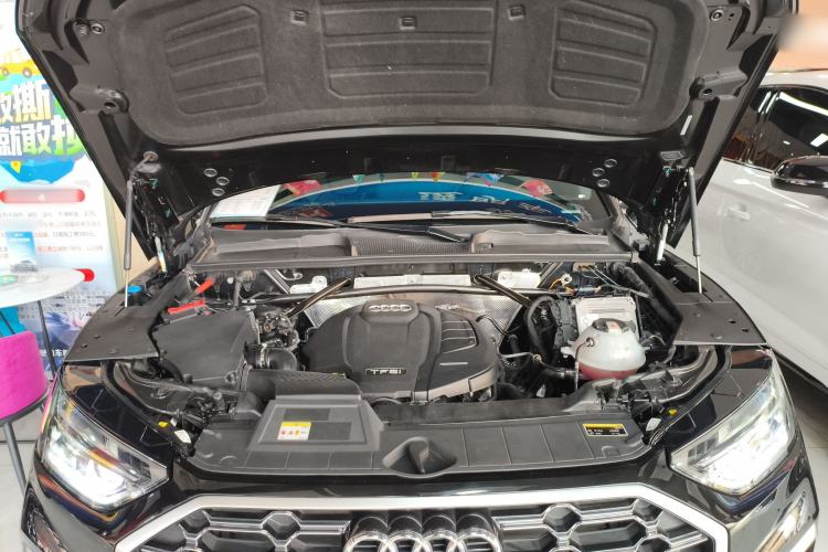 Used Audi Q5L 2022 40T Fashionable and Dynamic Model Engine Bay